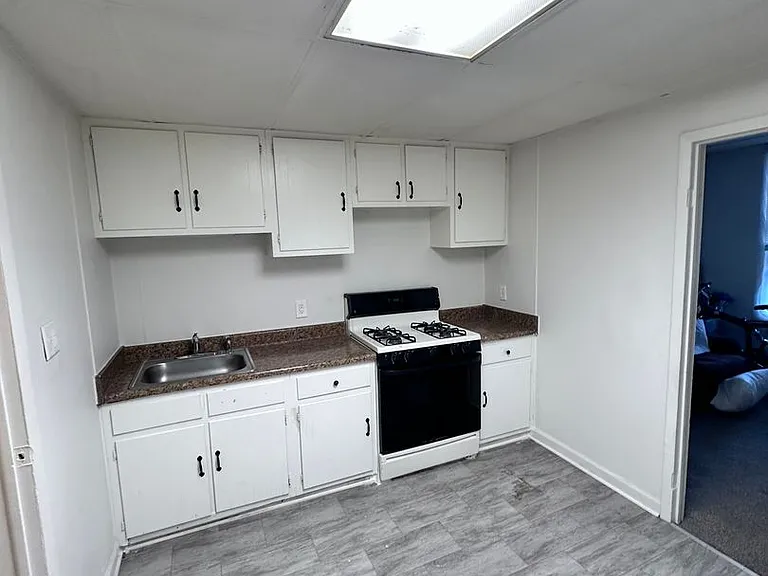 897 E Prospect St — Photo 4