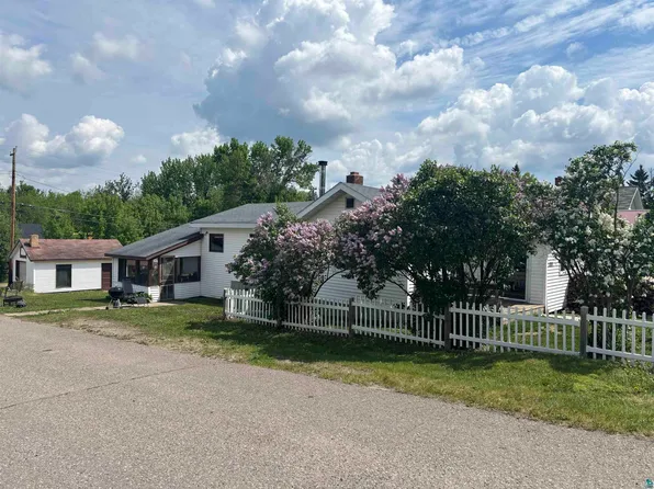 1103 E Washington St, Ely, MN 55731