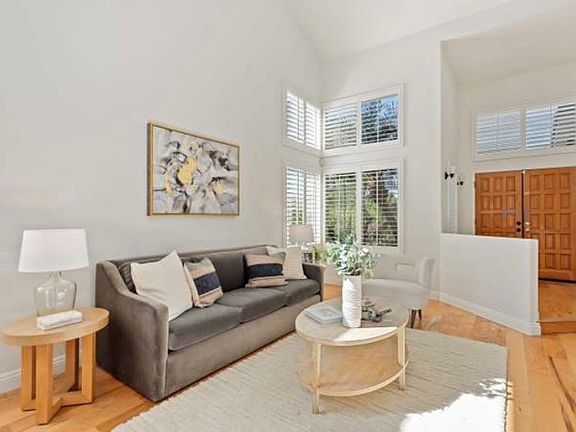 3rd image of 14069 Capewood Ln