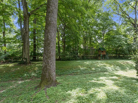 4th image of 228 Trahern Ln