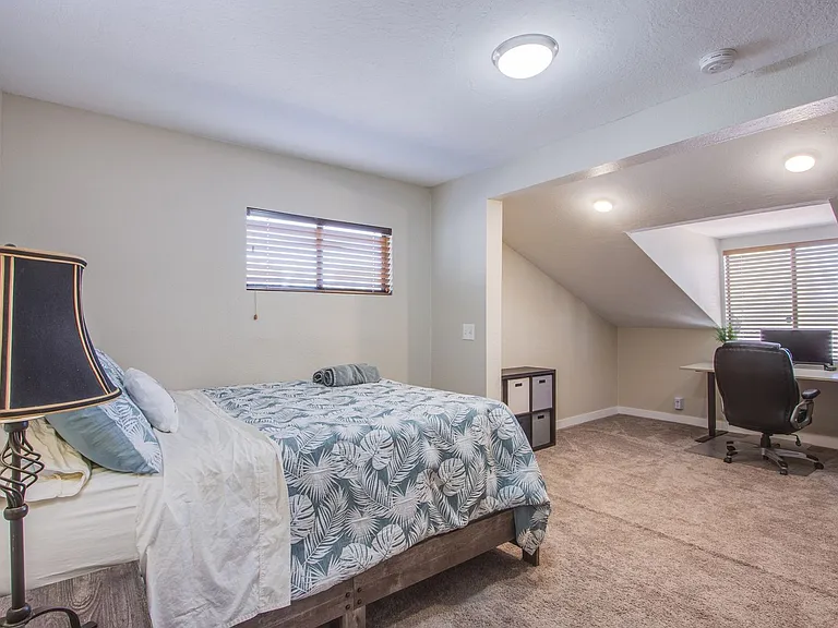 2342 Viewcrest Rd — Photo 18