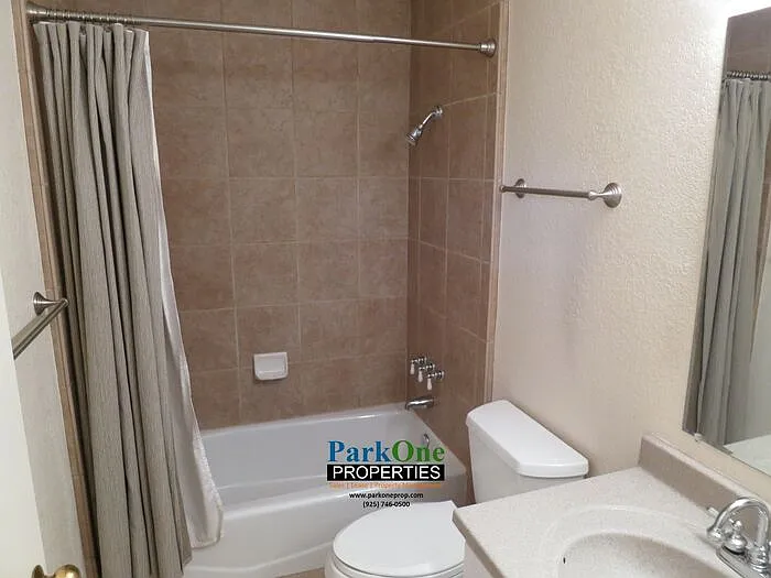 905 Colina Ct — Photo 17