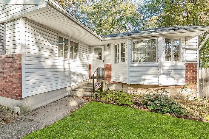 1st image of 19 Talbot Ln