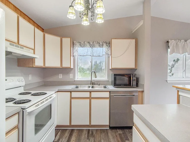 9527 Greenfield Ct — Photo 3