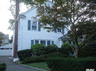 44 Bar Beach Rd, Port Washington, NY 11050