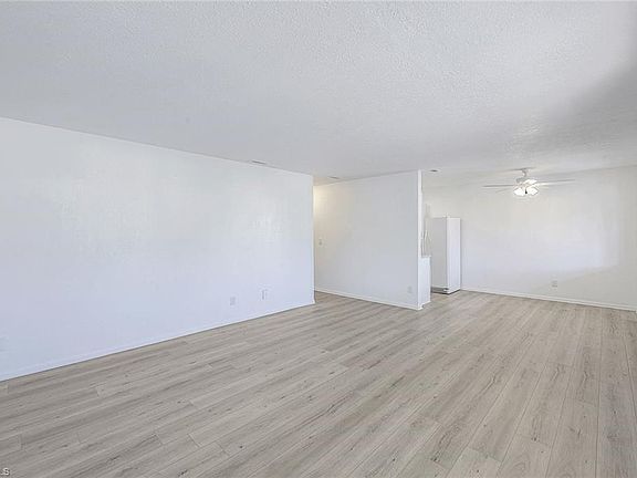 4th image of 4625 Bayshore DR #D9
