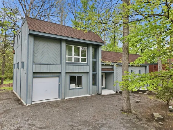3120 Greenbriar Dr, East Stroudsburg, PA 18301