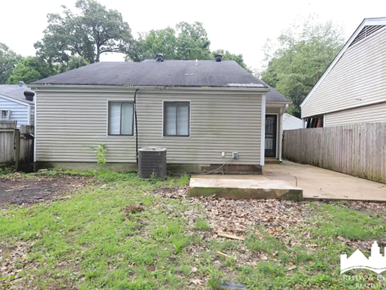 2835 Toehill Cv — Photo 8