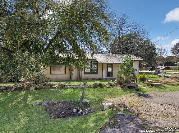 3rd image of 415 8th St