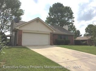 1635 Catalpa Dr, Radcliff, KY 40160