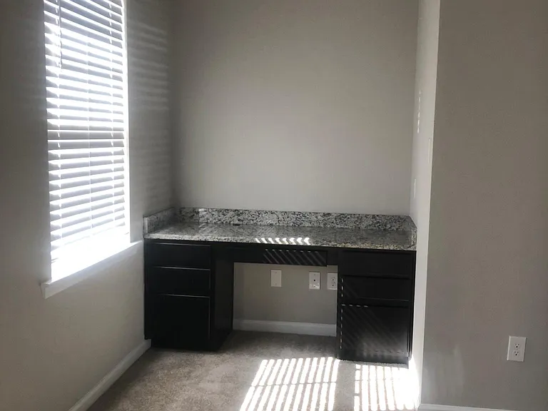 418 Berg Ct — Photo 16