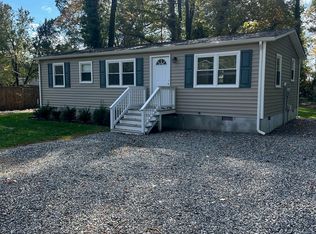 696 Johns Neck Rd, Weems, VA 22576