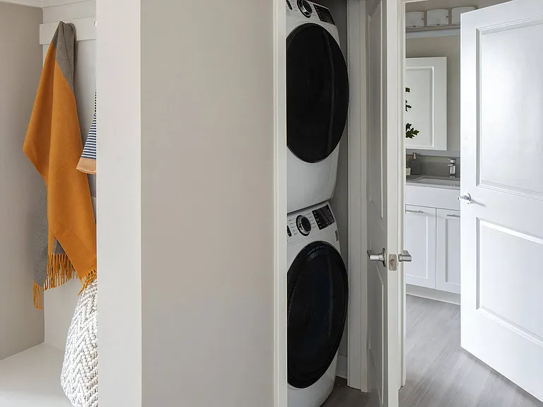 Modern Apartment with Full-Size Washer and Dryer in Unit