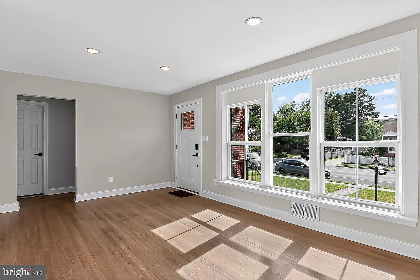 6 bed, 2166 sqft, $3,800 — Photo 4