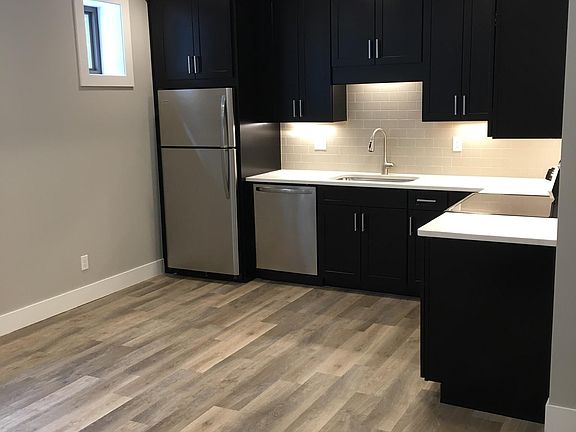 3rd image of 139 E 8th St #002