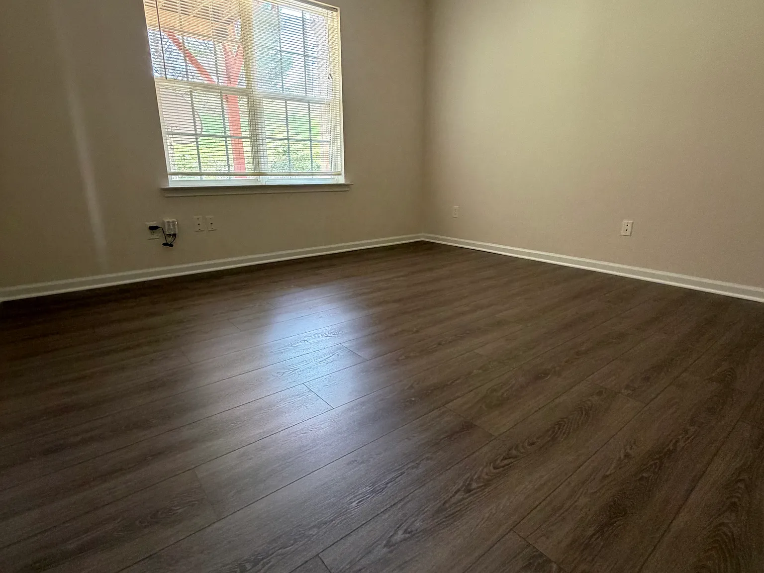 3 bed, 2.5 bath, 1892 sqft, $1,950 — Photo 3