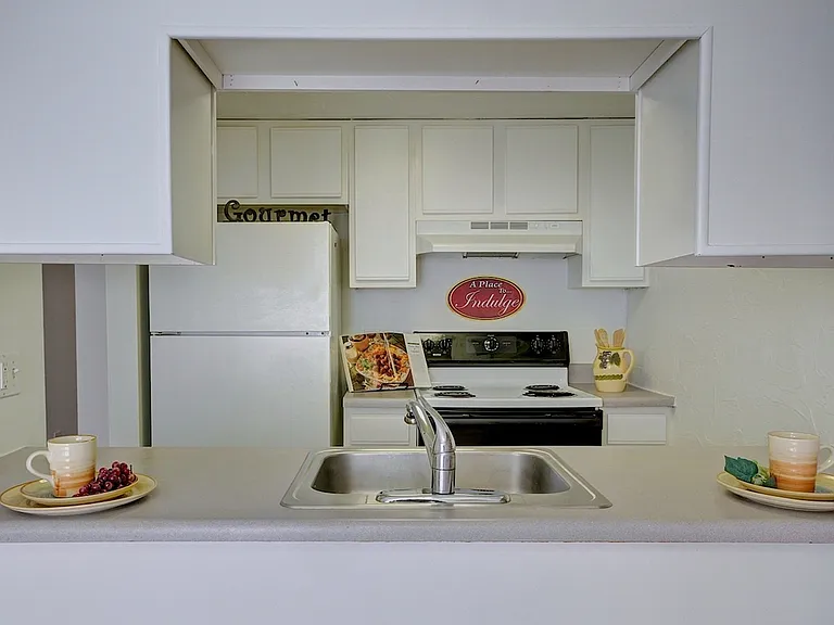 Ravenswood — Photo 5