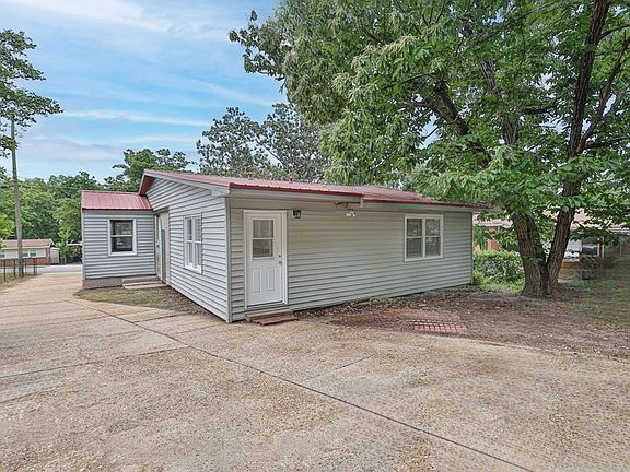 2nd image of 403 46th St