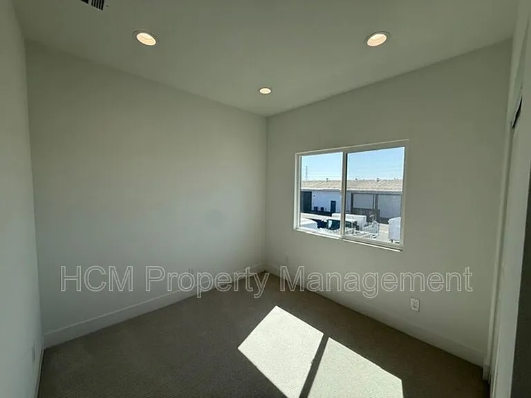 7643 14th St — Photo 14