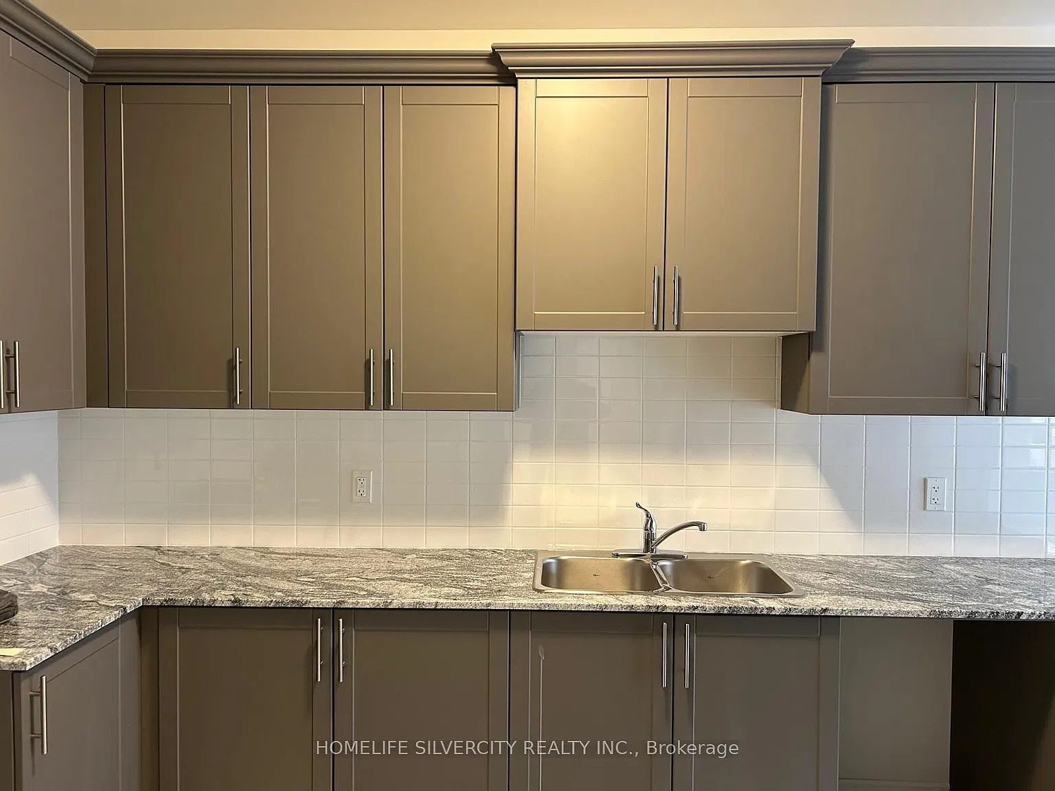 4 bed, $2,500 — Photo 3