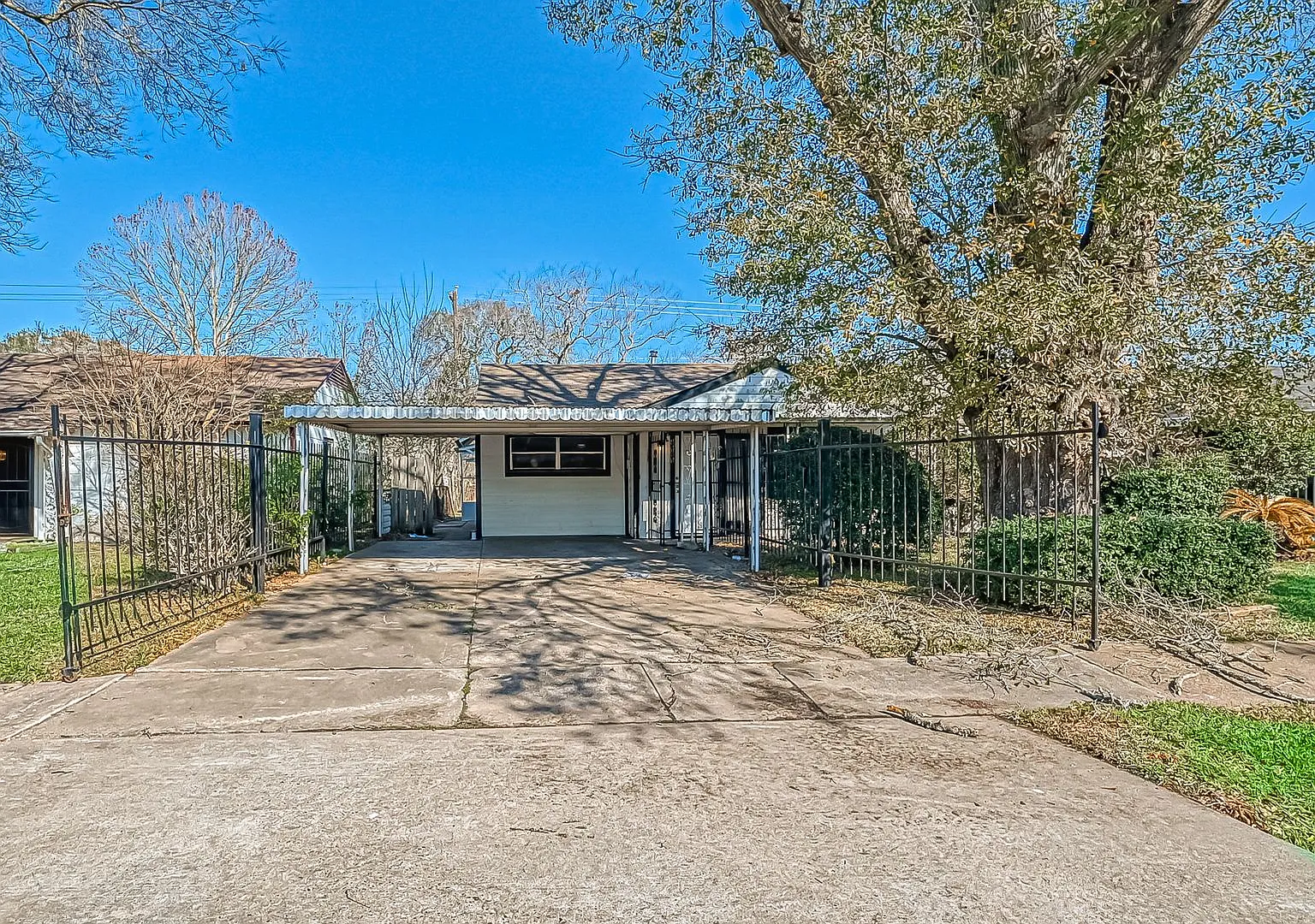 3-Bedroom, 2-Bath Home in South Houston with Easy Access to Major Highways, Medical Center & Down... — Photo 1