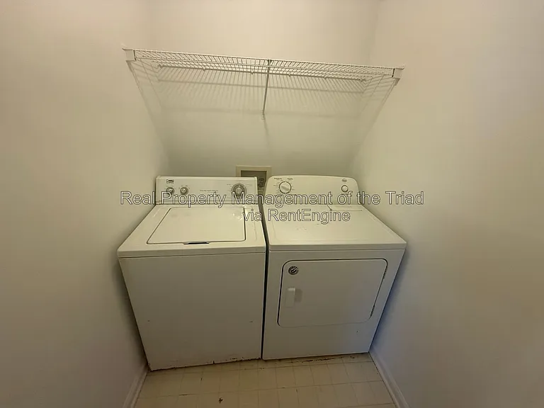 208 Hammond Dr — Photo 9