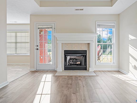 5th image of 18407 Foxford Ln E