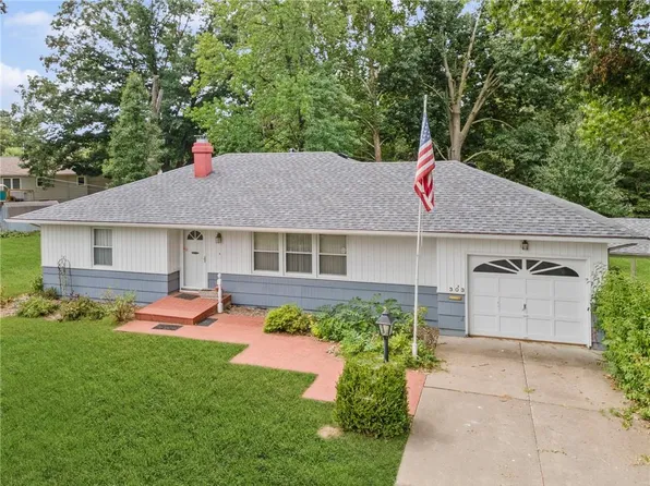 303 W 5th Street Cir, Carrollton, MO 64633