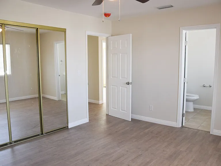 2318 E Coolidge Ave — Photo 26