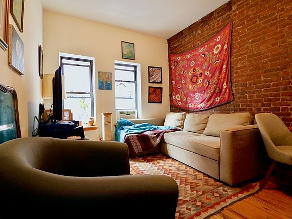 4th image of 39 W 69th St APT 4A
