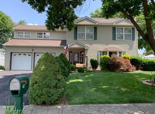78 Mystic Ct, Cliffwood, NJ 07721
