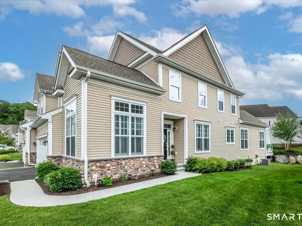 17 Great Hill Dr Unit 17, Bethel, CT 06801