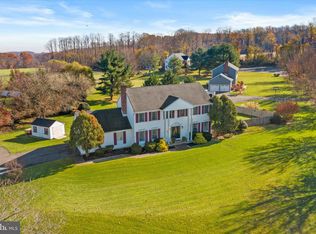 2 Mill Pond Dr, Cream Ridge, NJ 08514