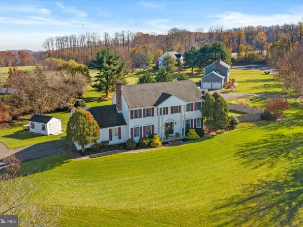 2 Mill Pond Dr, Cream Ridge, NJ 08514