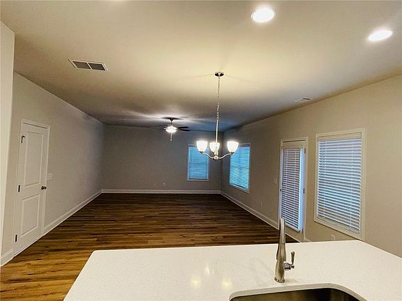 5th image of 20 Strawberry Ct