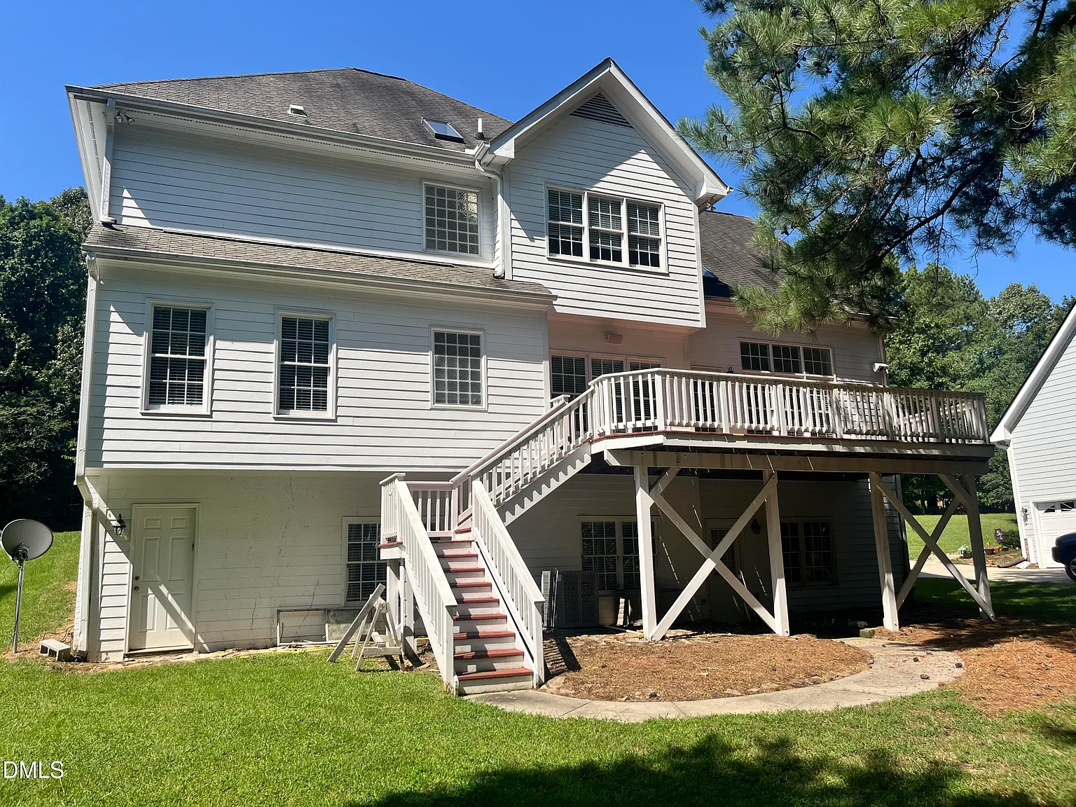 5 bed, 3.5 bath, 3605 sqft, $3,200 — Photo 3