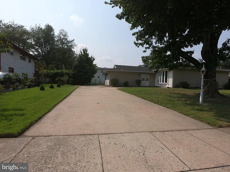 436 S Suffolk Dr — Photo 4