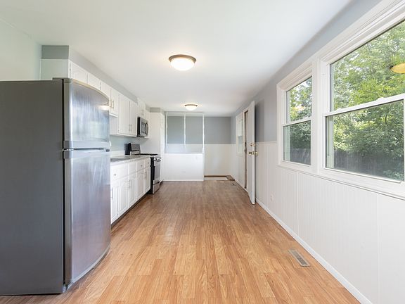 4th image of 1862 Endicott Cir