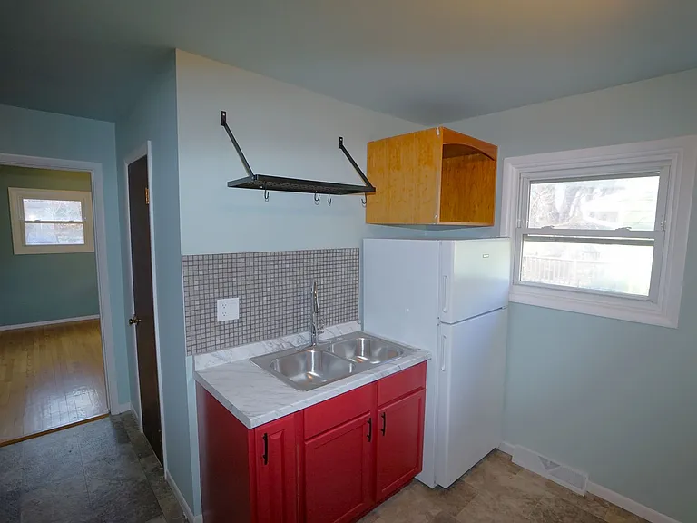 2410 Superior St — Photo 5