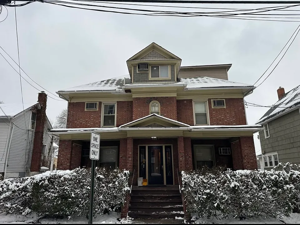 400 Sumner St #1