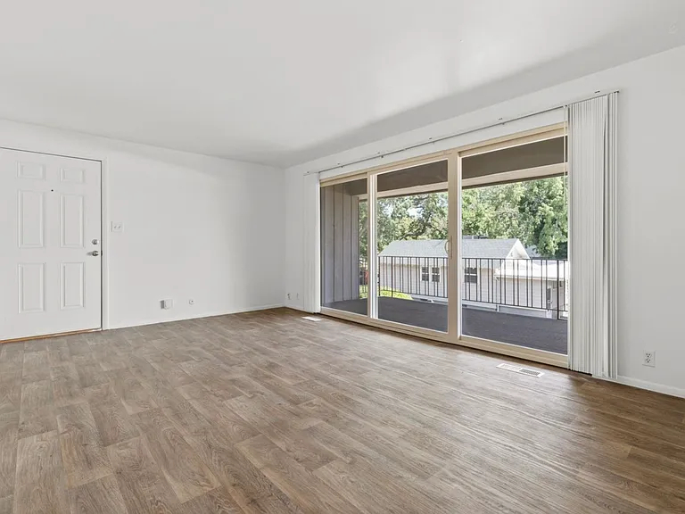 2614 S Green St — Photo 32