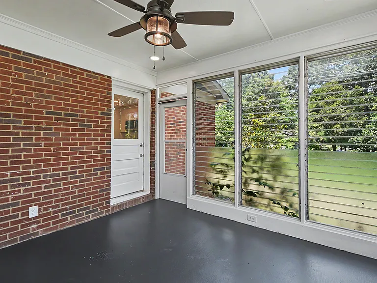 2200 Eastway Dr — Photo 29