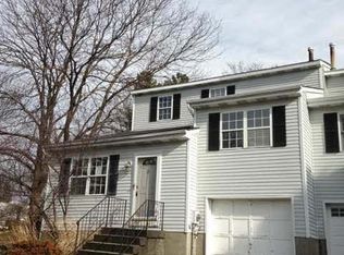 8 Hawthorn Ct, Fishkill, NY 12524