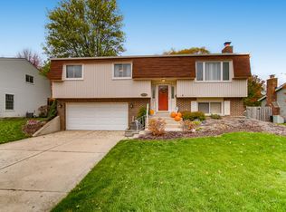 1469 Buena Vista Dr, Wheaton, IL