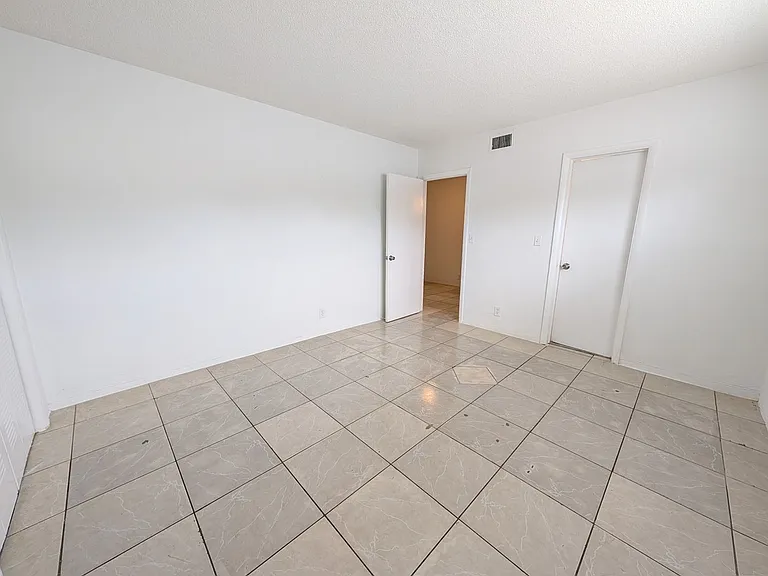 2830 Fillmore St — Photo 11