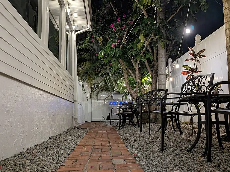215 S Cedar Ave — Photo 12