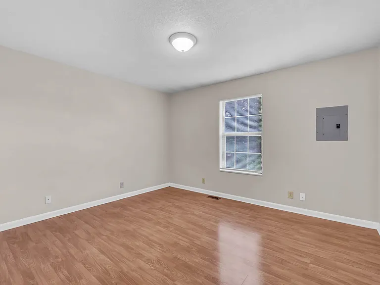 381 Peabody Dr — Photo 10