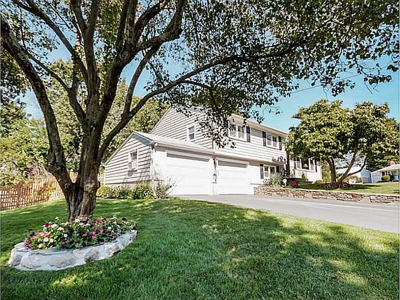 4th image of 81 Wildwood Dr