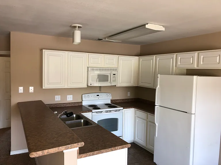1138 Saint Andrews Ln — Photo 6