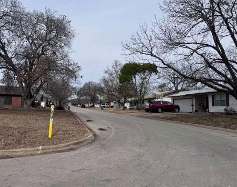 Exterior Neighborhood (street photo)